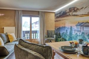a living room with a couch and a table at Gästehaus Alpina in Krün