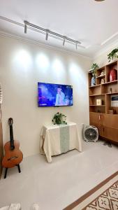 TV a/nebo společenská místnost v ubytování Hanoi An - 1'walk to Hoan Kiem lake - Hanoi Center