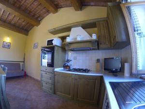 Kuchyň nebo kuchyňský kout v ubytování Agriturismo il Tiglio