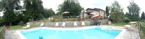 Bazén v ubytování Agriturismo il Tiglio nebo v jeho okolí