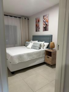Ένα ή περισσότερα κρεβάτια σε δωμάτιο στο EchoPheme Suites +6 φωτογραφίες
