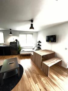 a living room with a couch and a table at Outletcity Apartment Ferienwohnung Metzingen in Metzingen