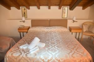 Postel nebo postele na pokoji v ubytování Hotel Ristorante Miralago