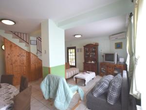 a living room with a couch and a tv at Comfortable holiday home only 500m to the sea with outdoor kitchen, wifi and airco in Banjole