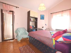 Gallery image of Comfortable holiday home only 500m to the sea with outdoor kitchen, wifi and airco in Banjole