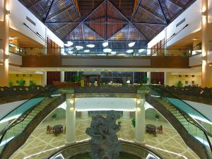 a large lobby with tables and a fountain in a building at Huangshan Xuanyuan International Hotel in Huangshan