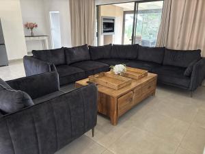 Χώρος καθιστικού στο 127 Clarens Golf Villa +45 φωτογραφίες