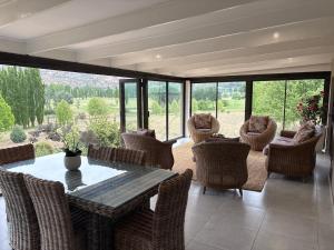 Χώρος καθιστικού στο 127 Clarens Golf Villa