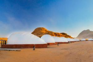 Φυσικό τοπίο κοντά σε οργανωμένο κάμπινγκ