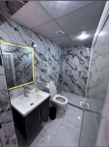 Ένα μπάνιο στο Luxury Spiral Camp