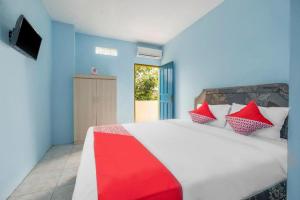 Кровать или кровати в номере Hotel O RF Homestay