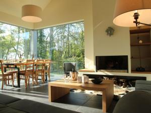 Boutique Holiday Home in Gesves with Swimming Poolにあるラウンジまたはバー