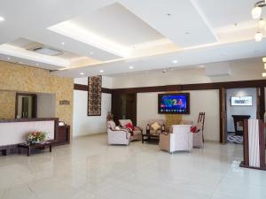 TV a/nebo společenská místnost v ubytování Enrise By Sayaji, Kalaburagi