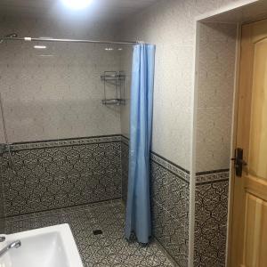 Ένα μπάνιο στο Alisher Hotel by lyabi hovuz BOUTIQUE