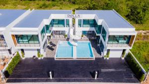 Πισίνα στο ή κοντά στο DOLLA Luxury PoolVilla Pattaya Bang Saray Beach 8 Bedrooms