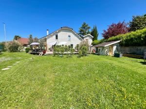 a house with a large yard with a grass field at La cigale et la fourmi savoisienne - gîtes in Aix-les-Bains