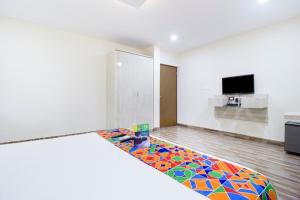 Μια τηλεόραση ή/και κέντρο ψυχαγωγίας στο FabHotel The Sky