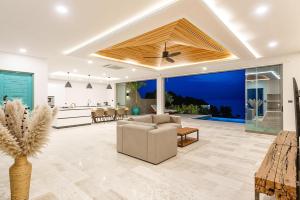 Χώρος καθιστικού στο 20% OFF ! 200 m to the Beach, 180° Amazing Seaview