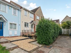 a home with a blue house and a yard at Pass the Keys Lovely 3 Bed Garden Home - Oxford in Oxford