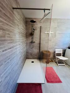 Koupelna v ubytování Fenêtres sur l'infini bleu- vue et accès mer