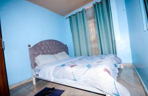 Ένα ή περισσότερα κρεβάτια σε δωμάτιο στο THE ICE GARDENs GUESTHOUSE - Kigali