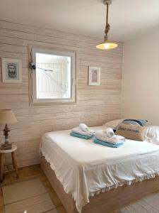 Giường trong phòng chung tại Maison Raphaël