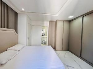 Giường trong phòng chung tại Apartamento alto padrão com área gourmet