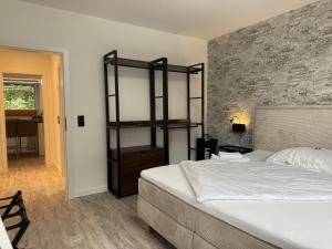 a bedroom with a bed and a book shelf at Oslo: Messe-/Business-/Ferienwohnung in Leichlingen