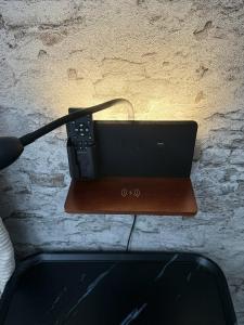 a remote control sitting on top of a table at Oslo: Messe-/Business-/Ferienwohnung in Leichlingen +52 photos