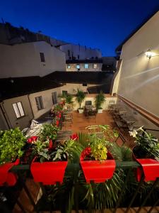 a view of a patio with plants in red planters at Emerald Palace in Florence