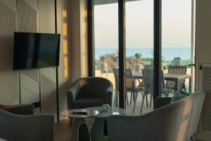 Μια τηλεόραση ή/και κέντρο ψυχαγωγίας στο Infinity Residences