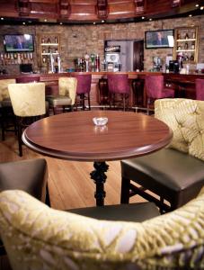 En restaurant eller et spisested på Darnley Lodge Hotel
