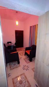 a living room with pink walls and black furniture at Tamaras Inn in Ocho Rios