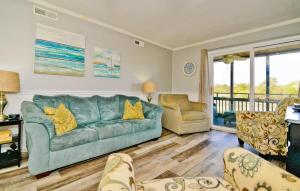 Χώρος καθιστικού στο Inlet Waterfront Steps to Beach w Pool