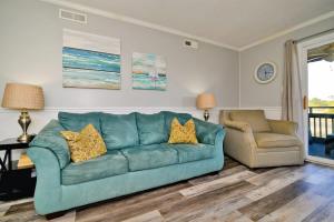 Χώρος καθιστικού στο Inlet Waterfront Steps to Beach w Pool