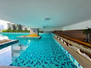 Kolam renang di atau dekat dengan Neu Suites by Serenity Luxe Suites