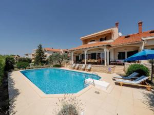 Bazén v ubytování 5* Seaview Villa Clara for 12+ guests, Kožino nebo v jeho okolí