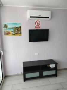 a living room with a flat screen tv on a wall at Europa 505 in Maspalomas