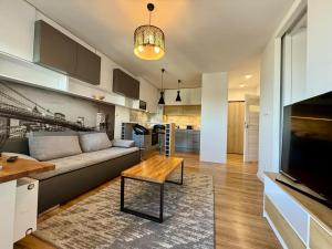 Kuchyň nebo kuchyňský kout v ubytování Jarzebinowa Loft II by JumpInHere