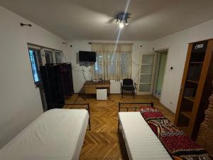 Televisyen dan/atau pusat hiburan di Mirage-The Welcome Rest Villa , self -service and self check-in