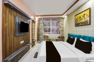 a hotel room with a bed and a television at Hotel O Rameshwar Inn in Prayagraj +22 photos
