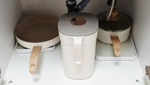 a kitchen with two appliances sitting on a counter at 무료주차 수원역차량 5분 행궁동차량7분 in Suwŏn-yŏk +7 photos