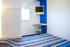 Postel nebo postele na pokoji v ubytování Hôtel Enzo GREEN "Coudes,Issoire,Clermont"