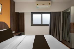 Postel nebo postele na pokoji v ubytování Hotel O The Faam