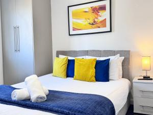 Ένα ή περισσότερα κρεβάτια σε δωμάτιο στο OX London Heathrow stay - 1 BUS to HEATHROW +66 φωτογραφίες