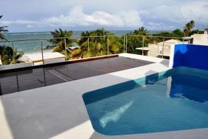 Πισίνα στο ή κοντά στο Caribbean Style, PH, Best Location,10 steps to beach, Pool, Generator