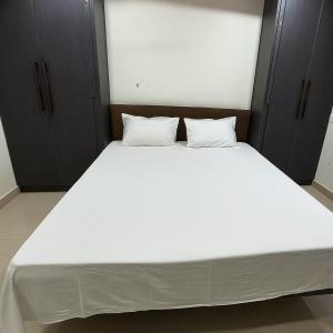 Una cama o camas en una habitación de Serenity Suite by Natti's group
