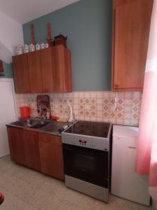 a kitchen with a sink and a stove at maison au charme rétro, équipée et tranquille in Abbeville +8 photos