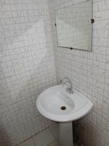 Ένα μπάνιο στο Baobab IMMO Thies