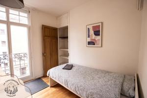 Postel nebo postele na pokoji v ubytování Les Voyageurs 2 chambres proche gare
